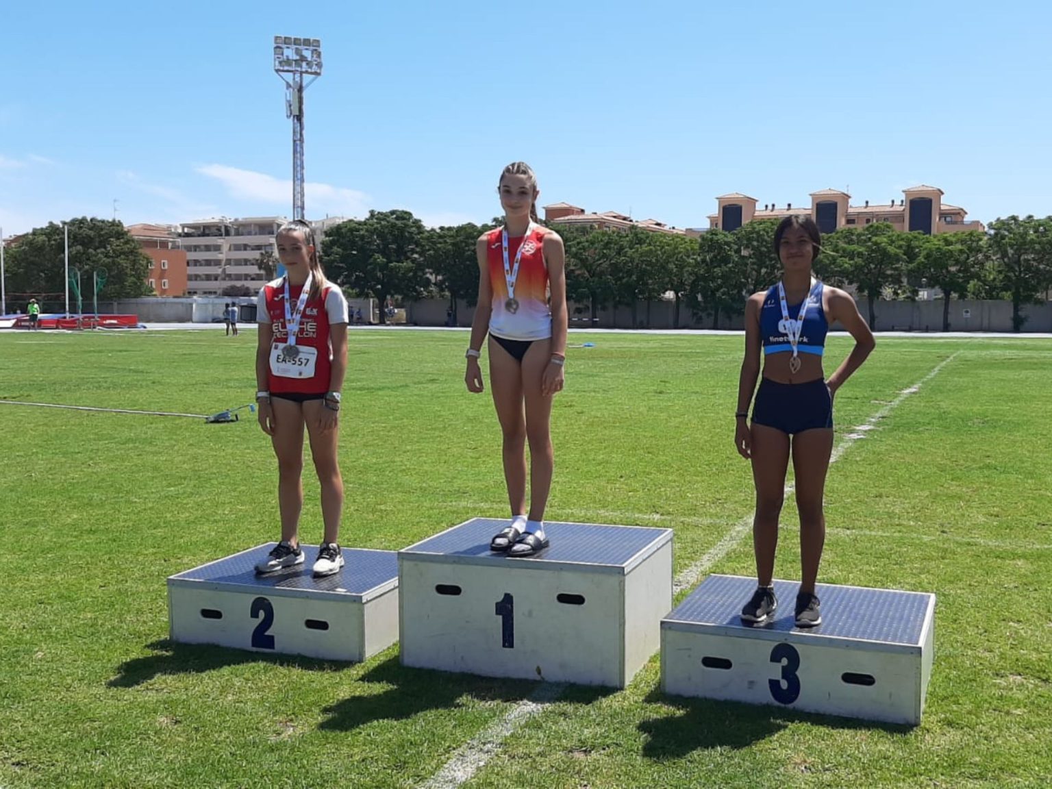 Atletas De La Nuc A Brillan En Los Campeonatos Sub Y Sub Obteniendo Nueve Medallas Club